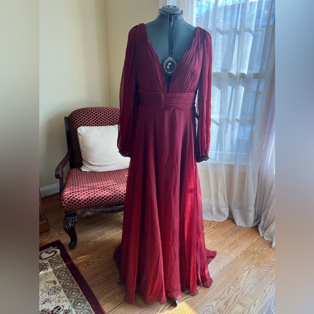 NWT, Mac Duggal, V-Neck A-Line Chiffon Gown, size 12 - Picture 4 of 12